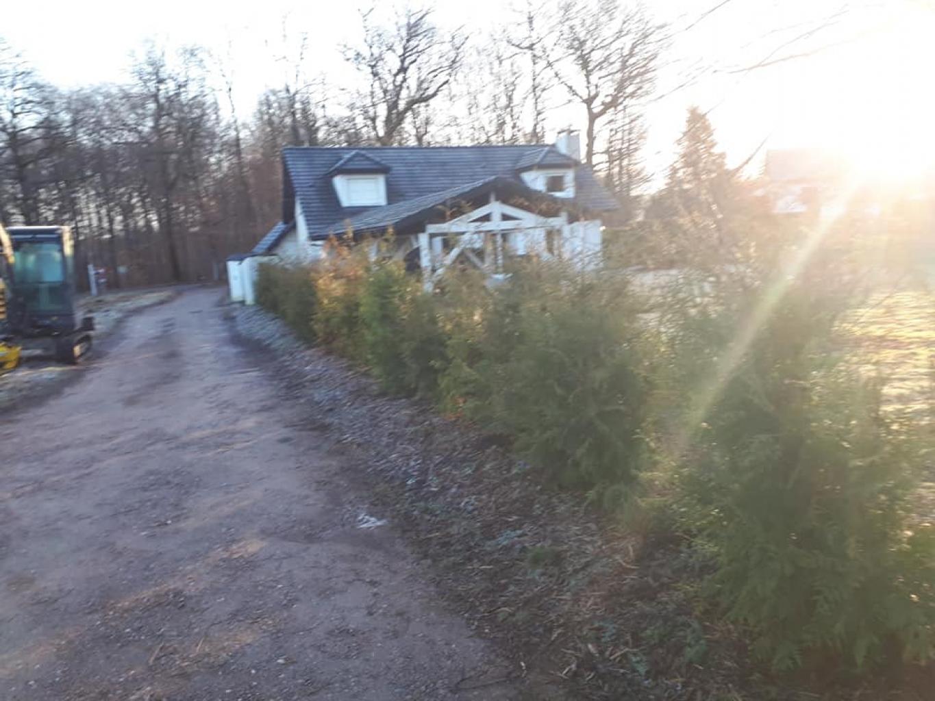 Mise en place d'une clôture rigide avec dalle de soubassement à côté d'Épinal