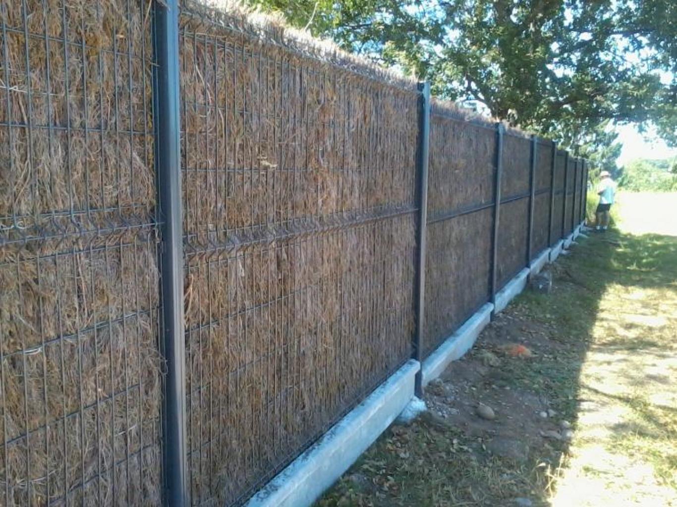 Pose d'une clôture en bande de bruyère